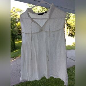 G by Giuliana White And Silver Sleeveless Tunic with Pleated Bib Collar